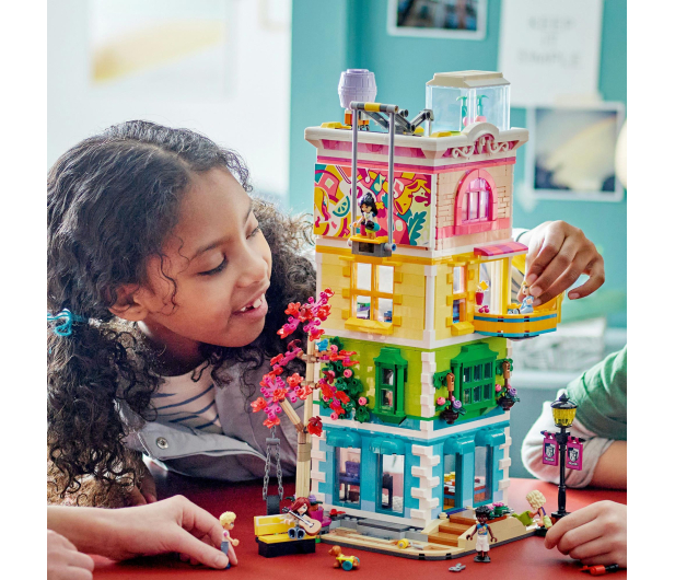 LEGO Friends 41748 Dom kultury w Heartlake - 1141570 - zdjęcie 10